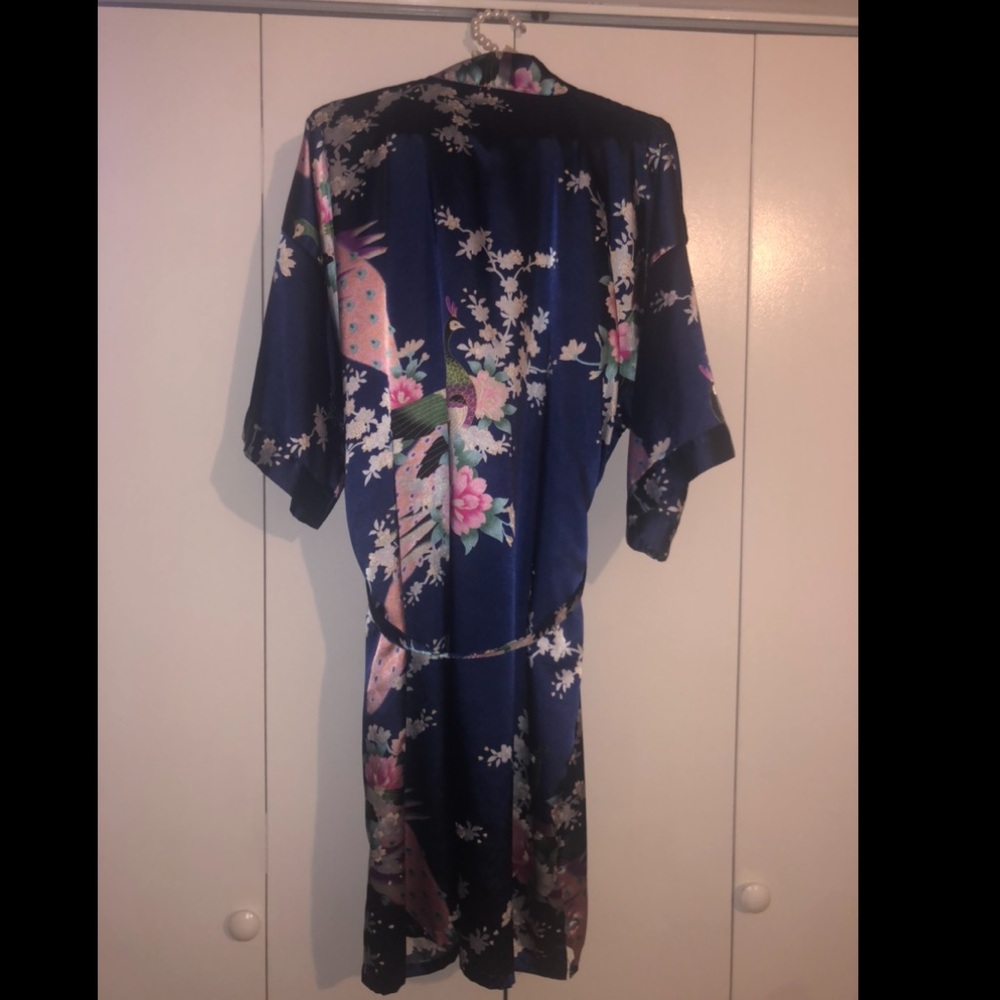 Robe - Picture 4 of 4